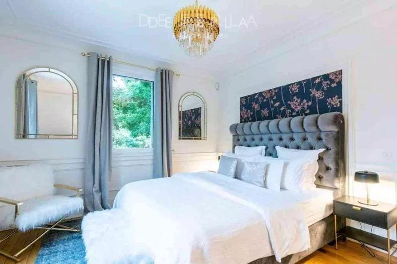 Maison - 276 m² - 8 pièces