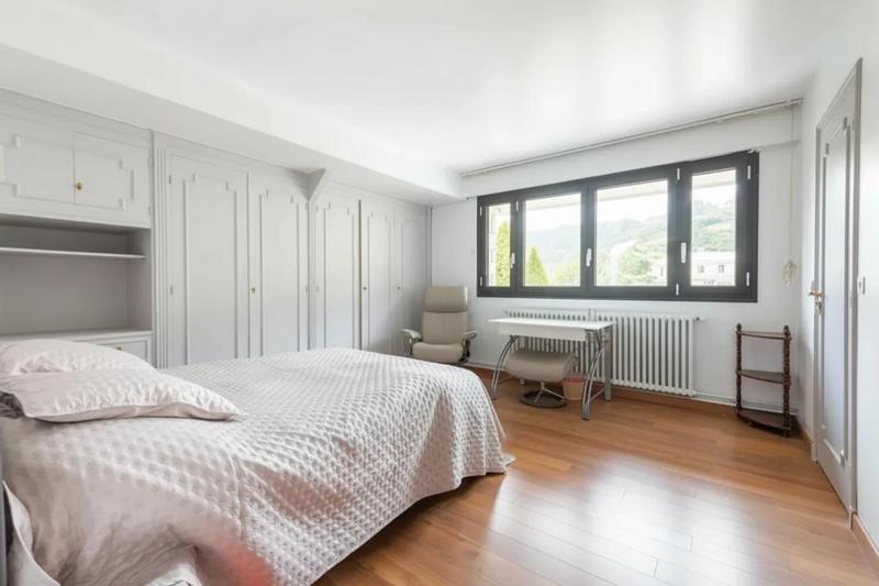 Maison - 200 m² - 8 pièces