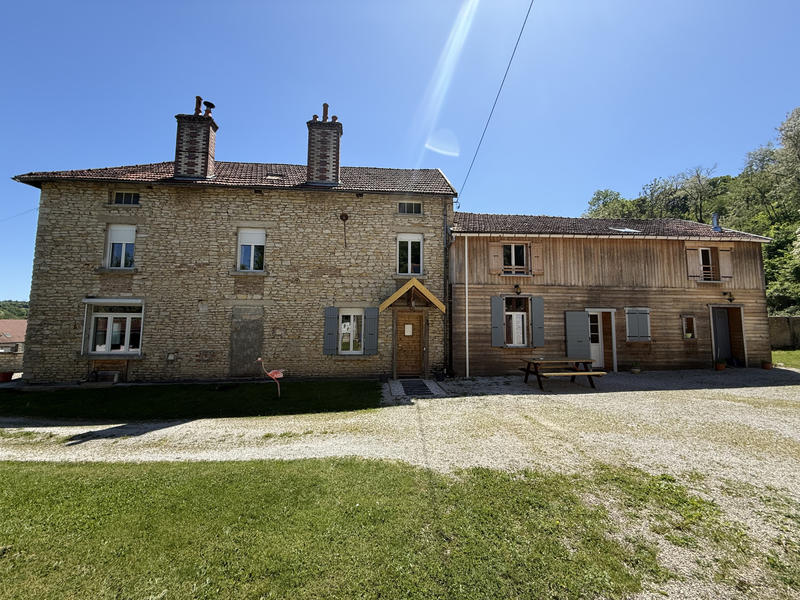 Maison - 235 m² - 8 pièces
