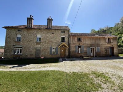 Maison - 235 m² - 8 pièces
