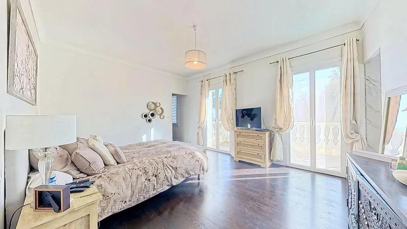 Villa - 223 m² - 6 pièces