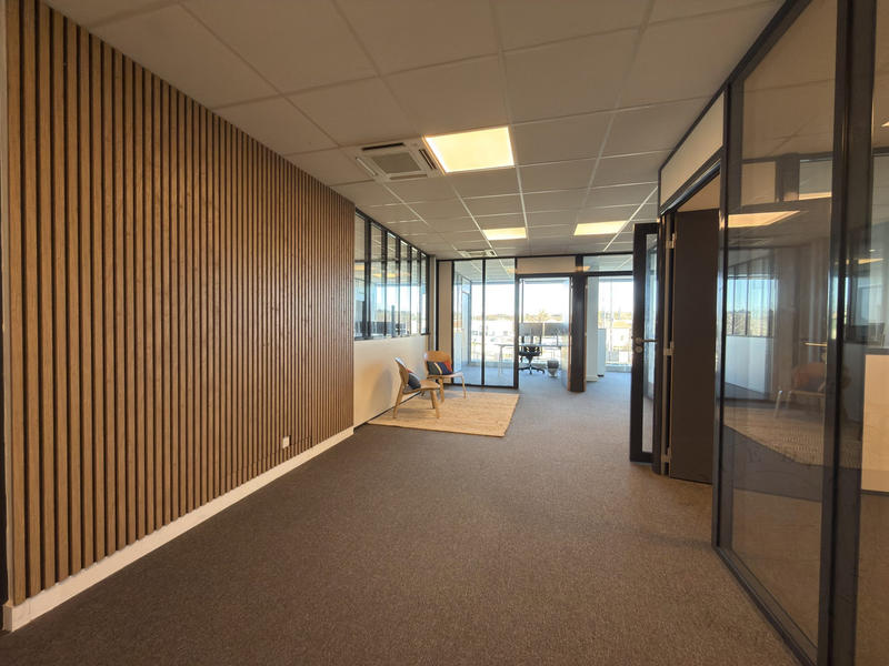 Bureau - 64 m² - 6 pièces