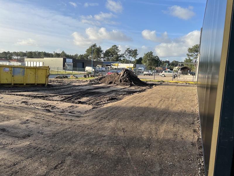 Local commercial - 1 266 m² - 3 pièces