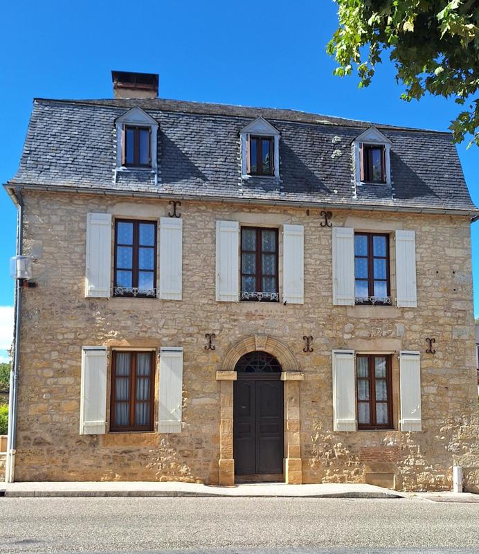 Maison - 186 m² - 7 pièces
