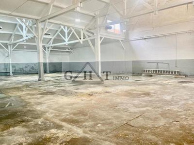 Entrepôt - 874 m²