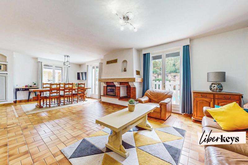 Propriété - 223 m² - 10 pièces