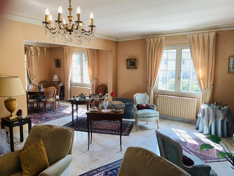 Propriété - 204 m² - 6 pièces