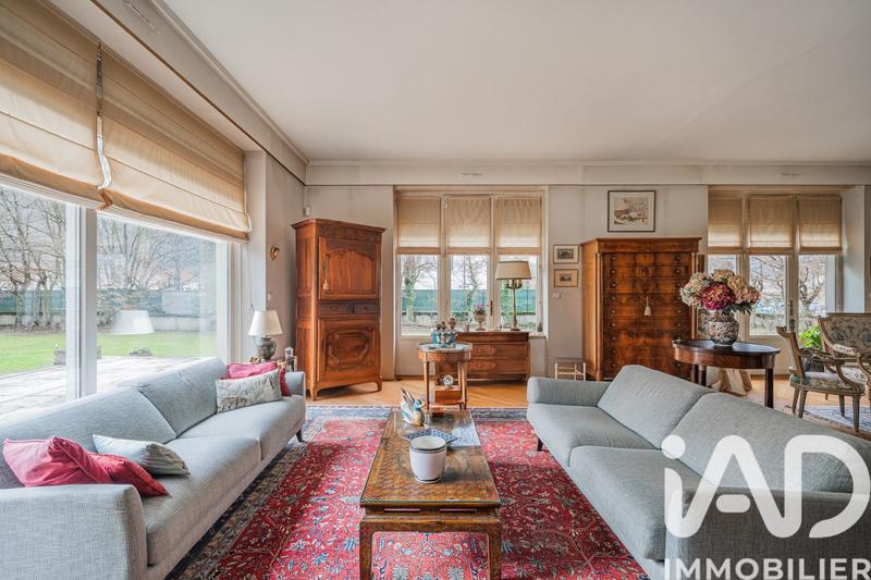 Maison - 369 m² - 9 pièces