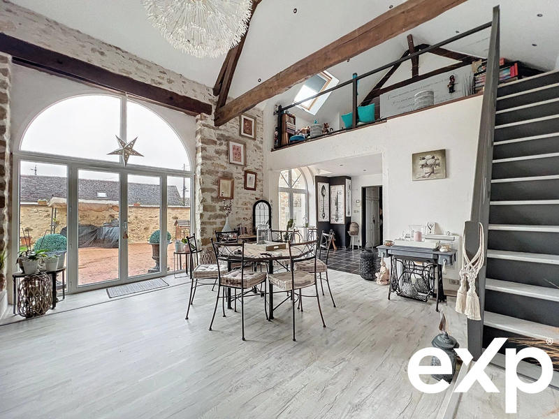 Maison - 285 m² - 8 pièces