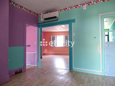 Maison - 209 m² - 10 pièces