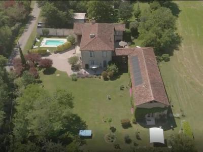 Propriété - 377 m² - 11 pièces