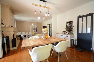 Propriété - 222 m² - 8 pièces