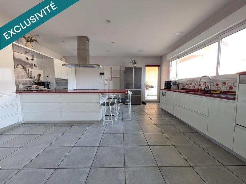 Maison - 200 m² - 6 pièces