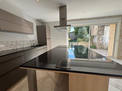 Maison - 200 m² - 8 pièces