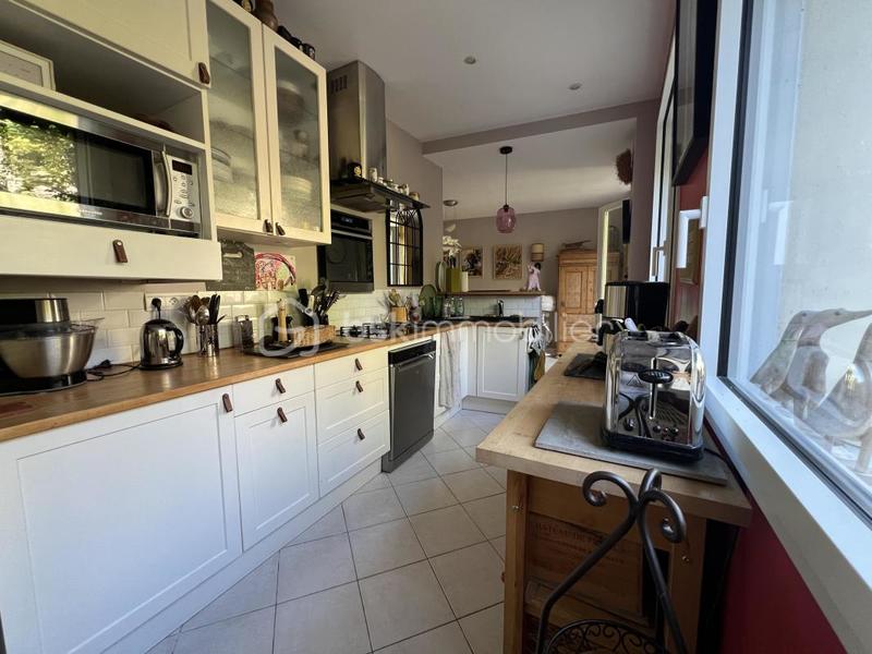 Demeure - 180 m² - 9 pièces