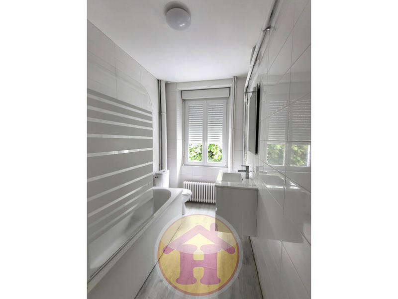 Maison - 211 m² - 10 pièces