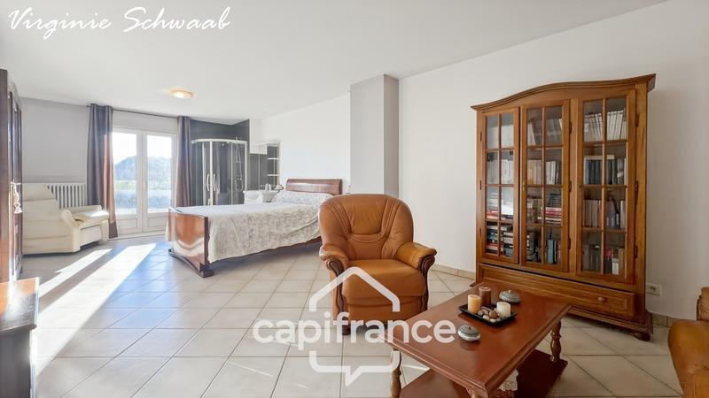 Maison - 219 m² - 8 pièces