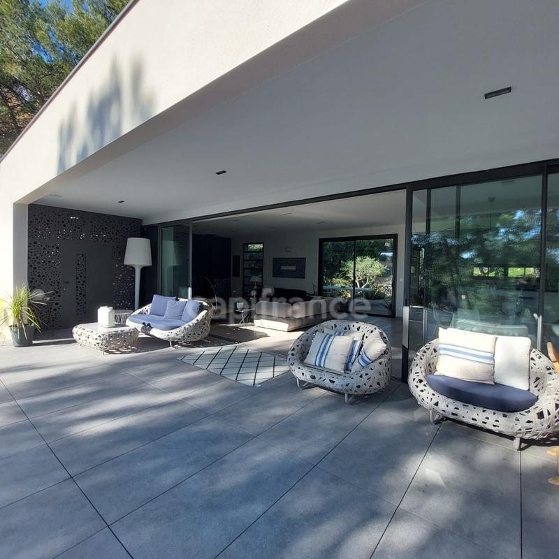 Maison - 400 m² - 12 pièces