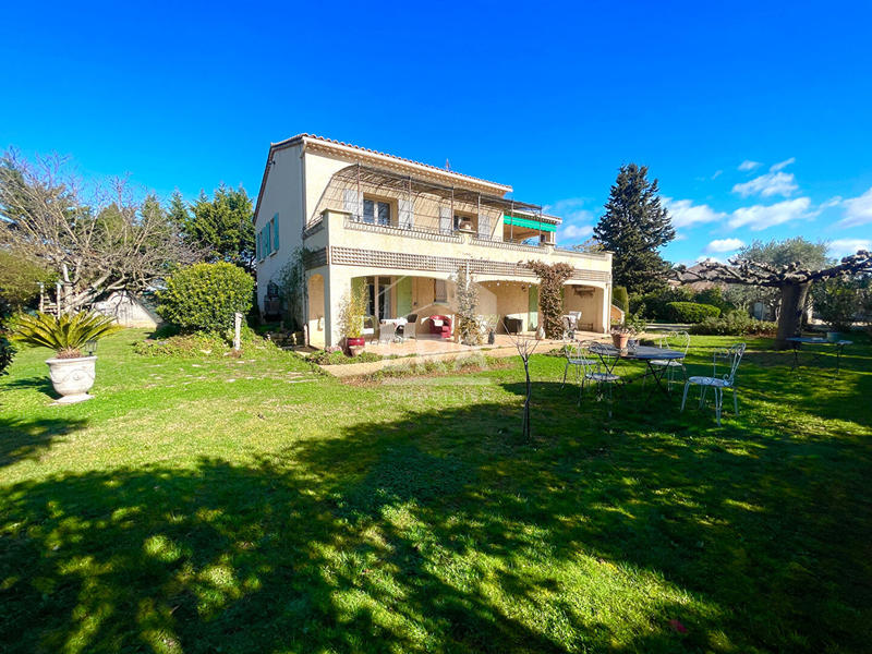 Maison - 185 m² - 7 pièces