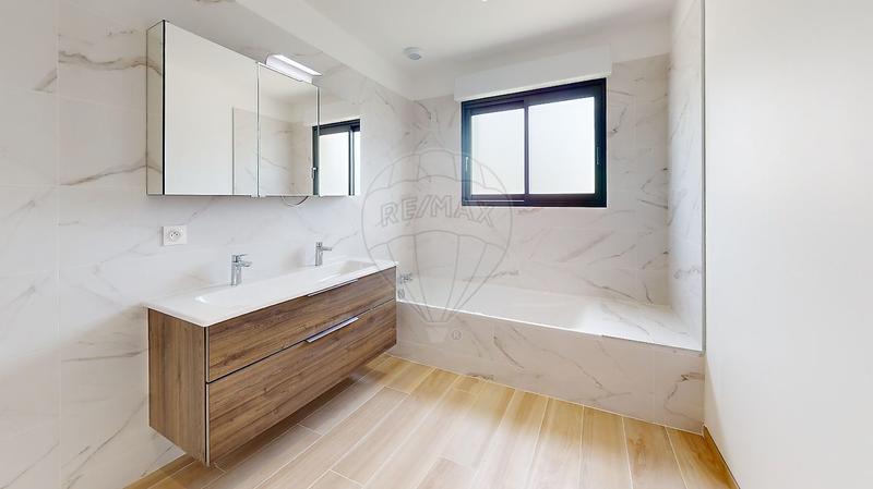 Maison - 182 m² - 7 pièces