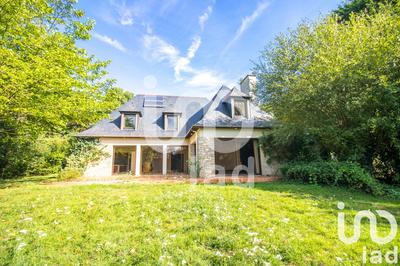 Maison - 208 m² - 8 pièces