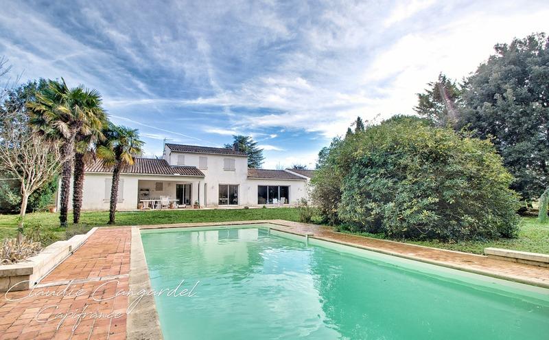 Propriété - 252 m² - 7 pièces