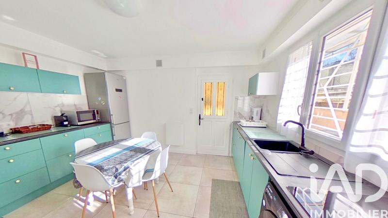 Maison - 280 m² - 10 pièces