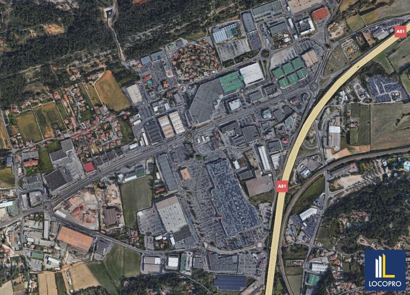 Local commercial - 563 m²