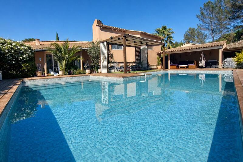 Villa - 214 m² - 6 pièces