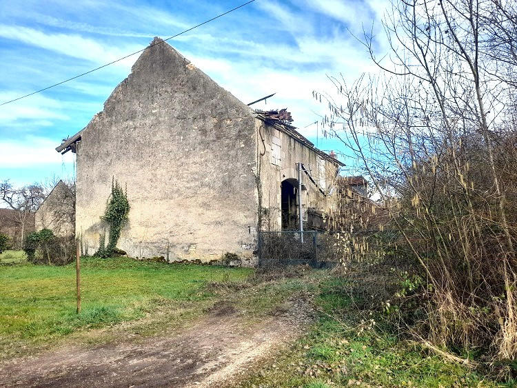 Maison - 2 000 m² - 1 pièce