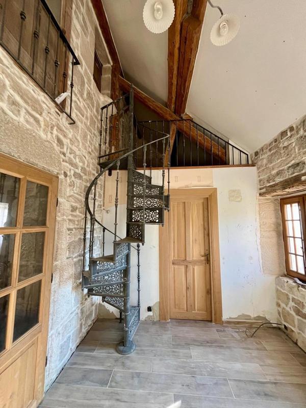 Propriété - 215 m² - 10 pièces