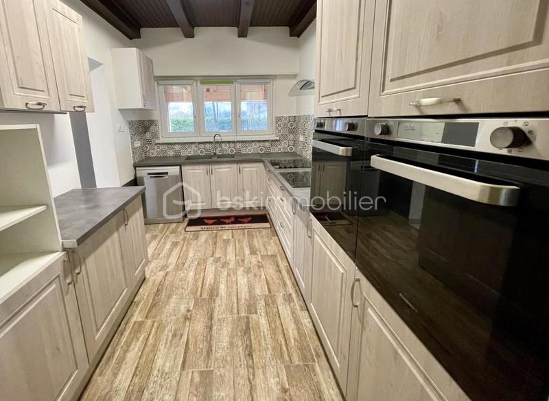 Maison - 200 m² - 8 pièces