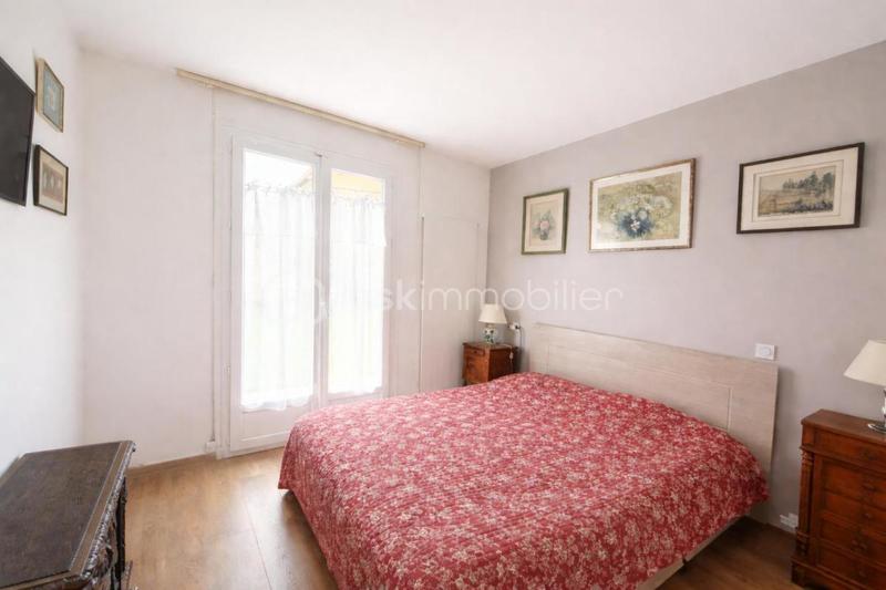 Maison - 1 172 m² - 8 pièces