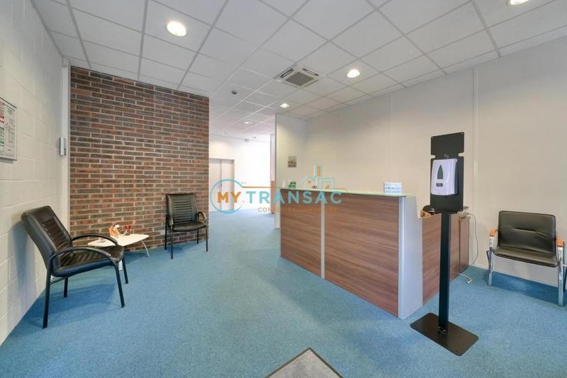 Local d'activités - 141 m²