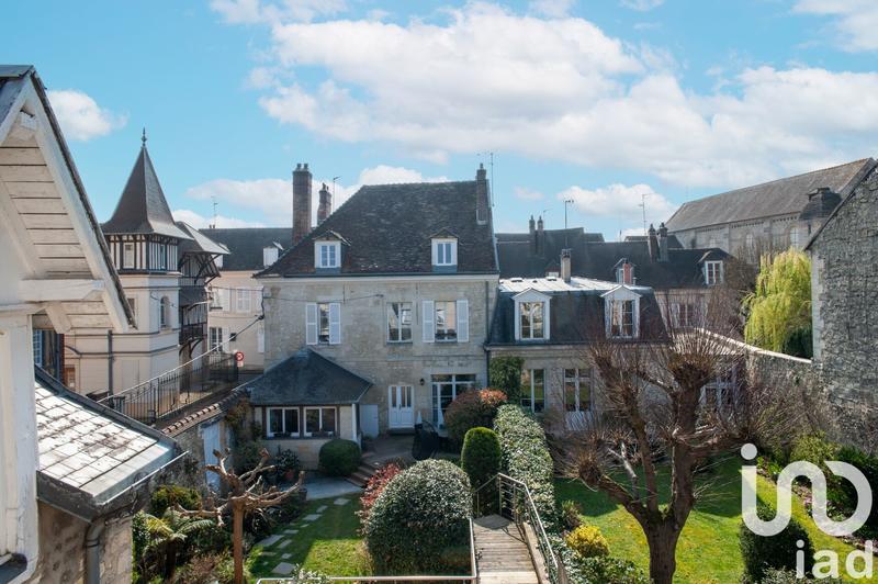 Maison - 229 m² - 11 pièces