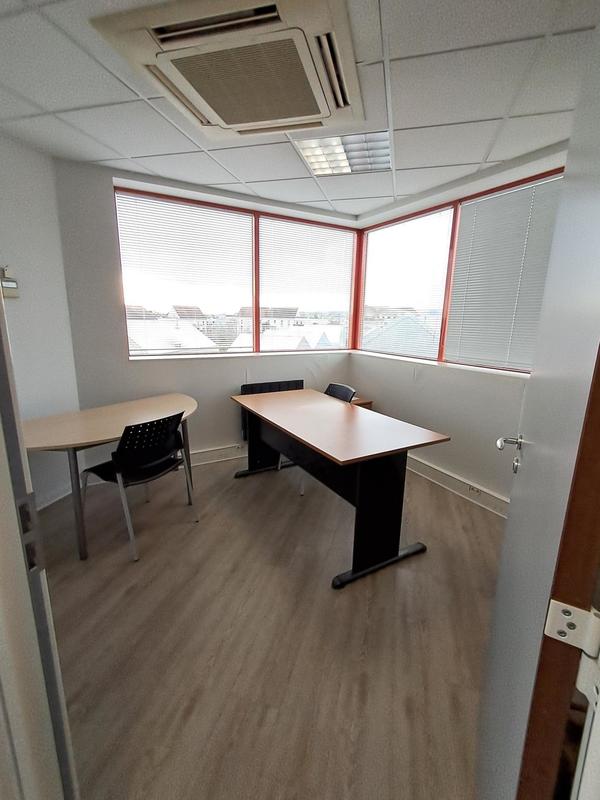 Local commercial - 84 m² - 4 pièces