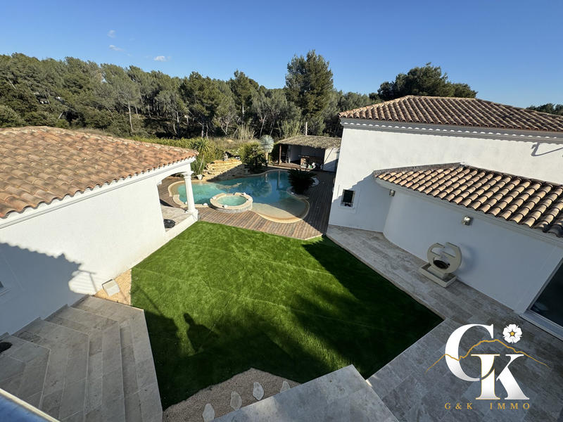 Maison contemporaine - 301 m² - 10 pièces