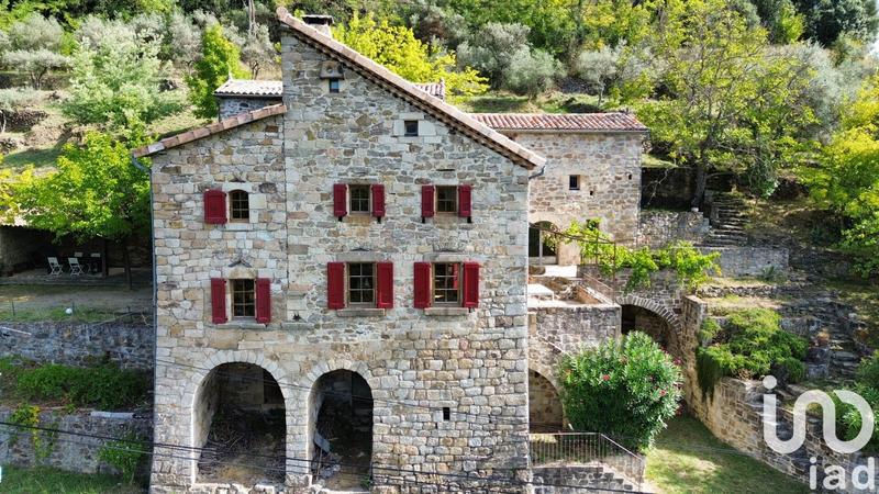 Maison - 230 m² - 9 pièces