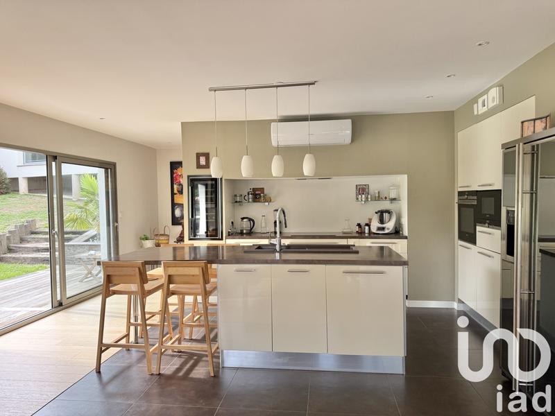 Maison - 210 m² - 7 pièces