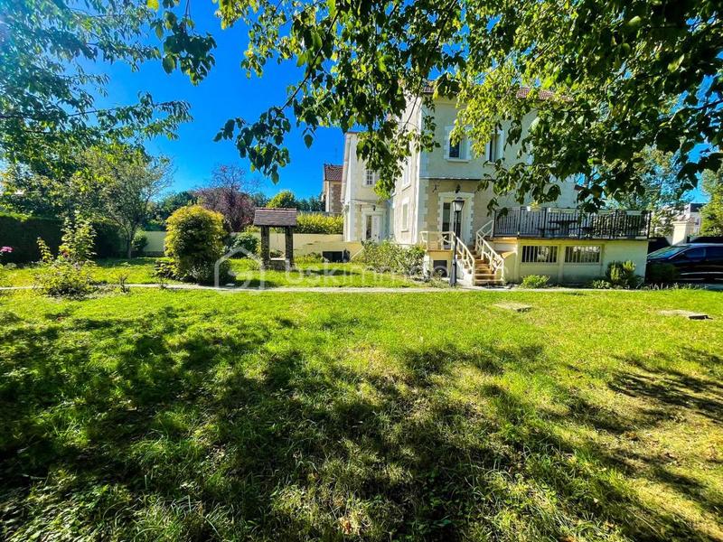 Maison ancienne - 240 m² - 9 pièces