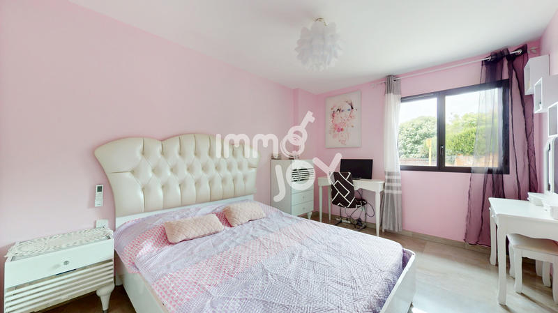 Villa - 224 m² - 6 pièces