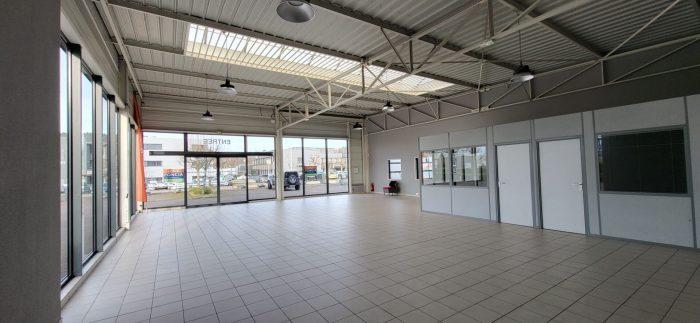 Local commercial - 350 m² - 4 pièces