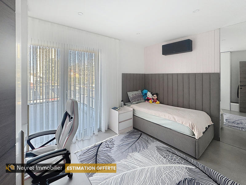 Maison - 237 m² - 9 pièces