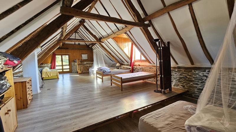 Maison en pierre - 92 m² - 2 pièces