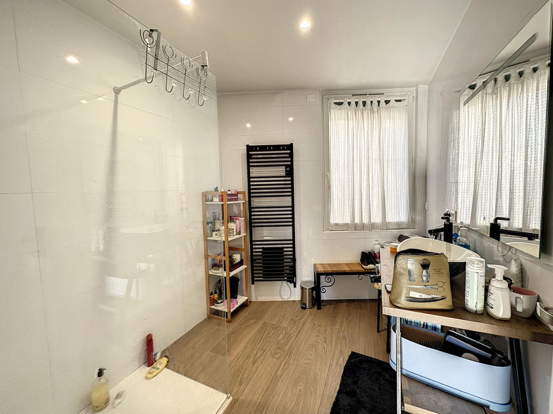 Maison - 230 m² - 8 pièces