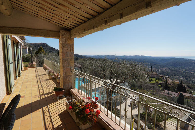 Maison - 220 m² - 6 pièces