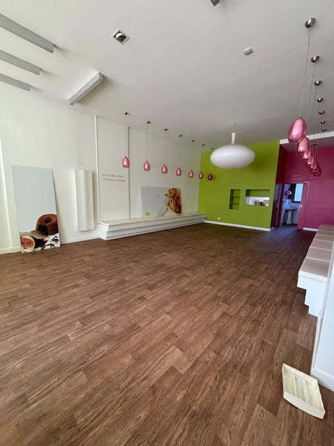 Local commercial - 100 m² - 3 pièces