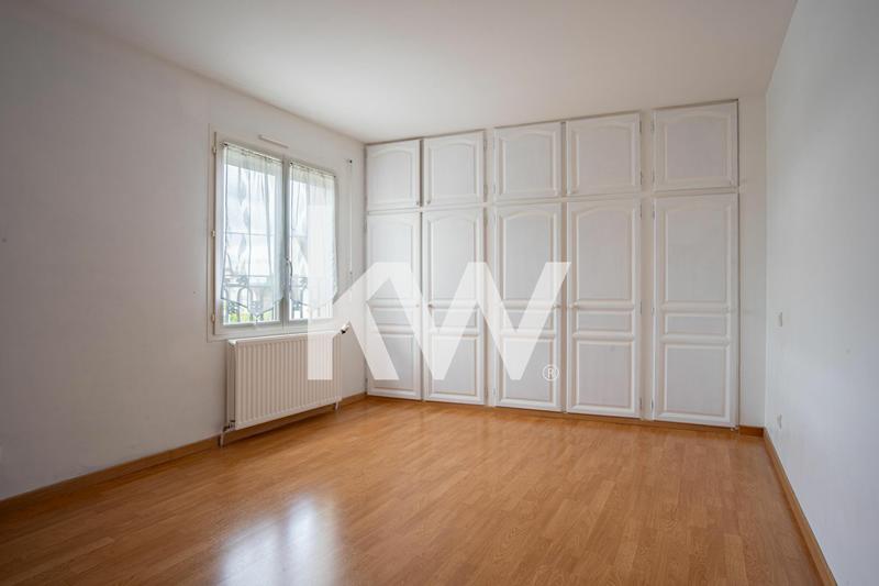 Maison - 250 m² - 8 pièces