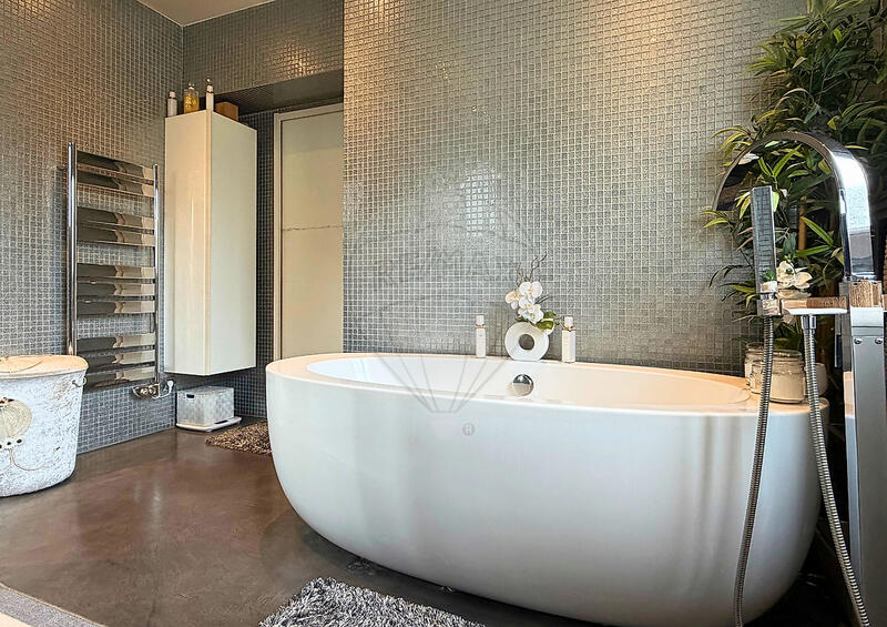 Atelier d'activités - 148 m² - 4 pièces