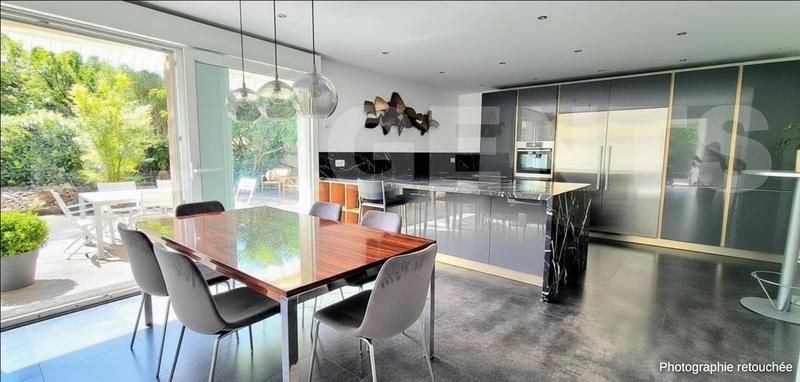 Maison - 222 m² - 8 pièces